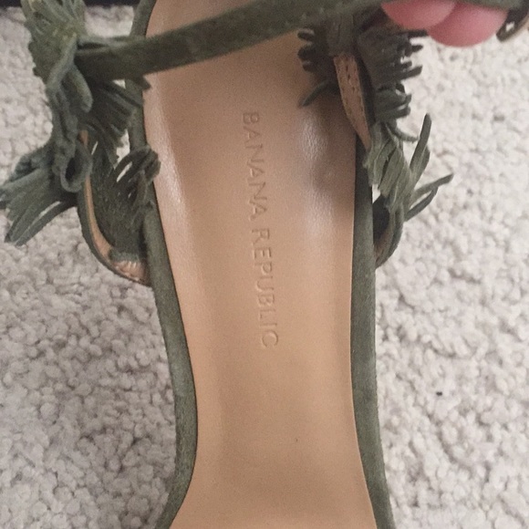 Banana Republic Bryn Feather-Fringe Heels in 7.5 - Picture 7 of 8